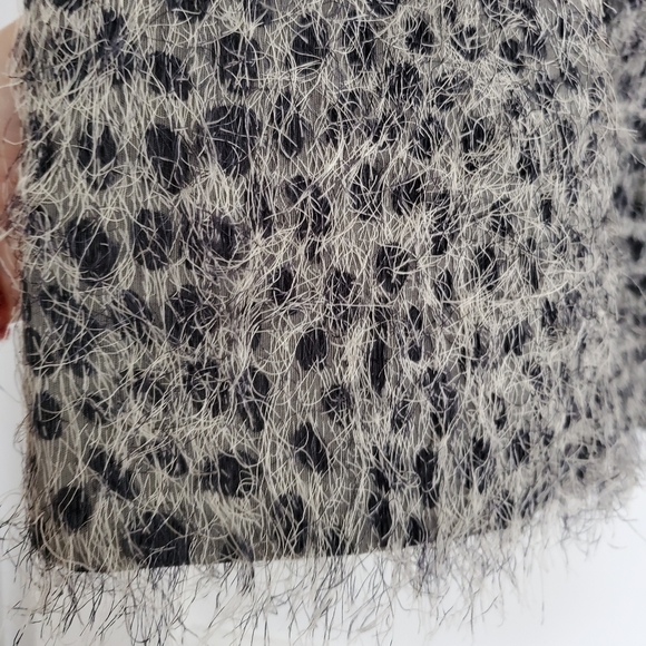 SOLD WORTH Cassic Pencil Skirt...Amazing Fabric! - Picture 5 of 7